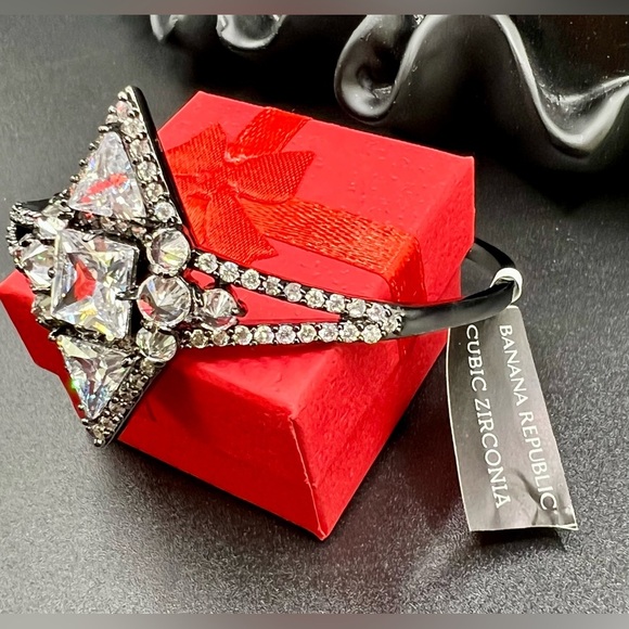 Stunning Banana Republic Edwardian Bracelet w/ Round Square and Triangular CZs - Picture 10 of 11